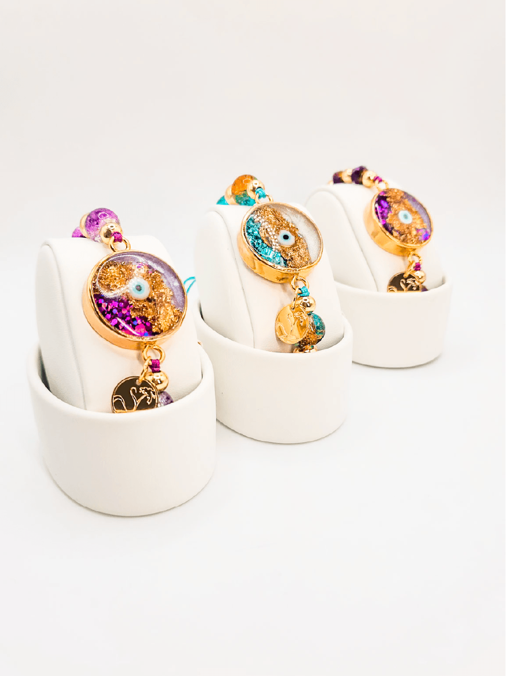 Pulsera Nazar Bocugu – Ojo turco artesanal, cuentas de resina y baño de oro
