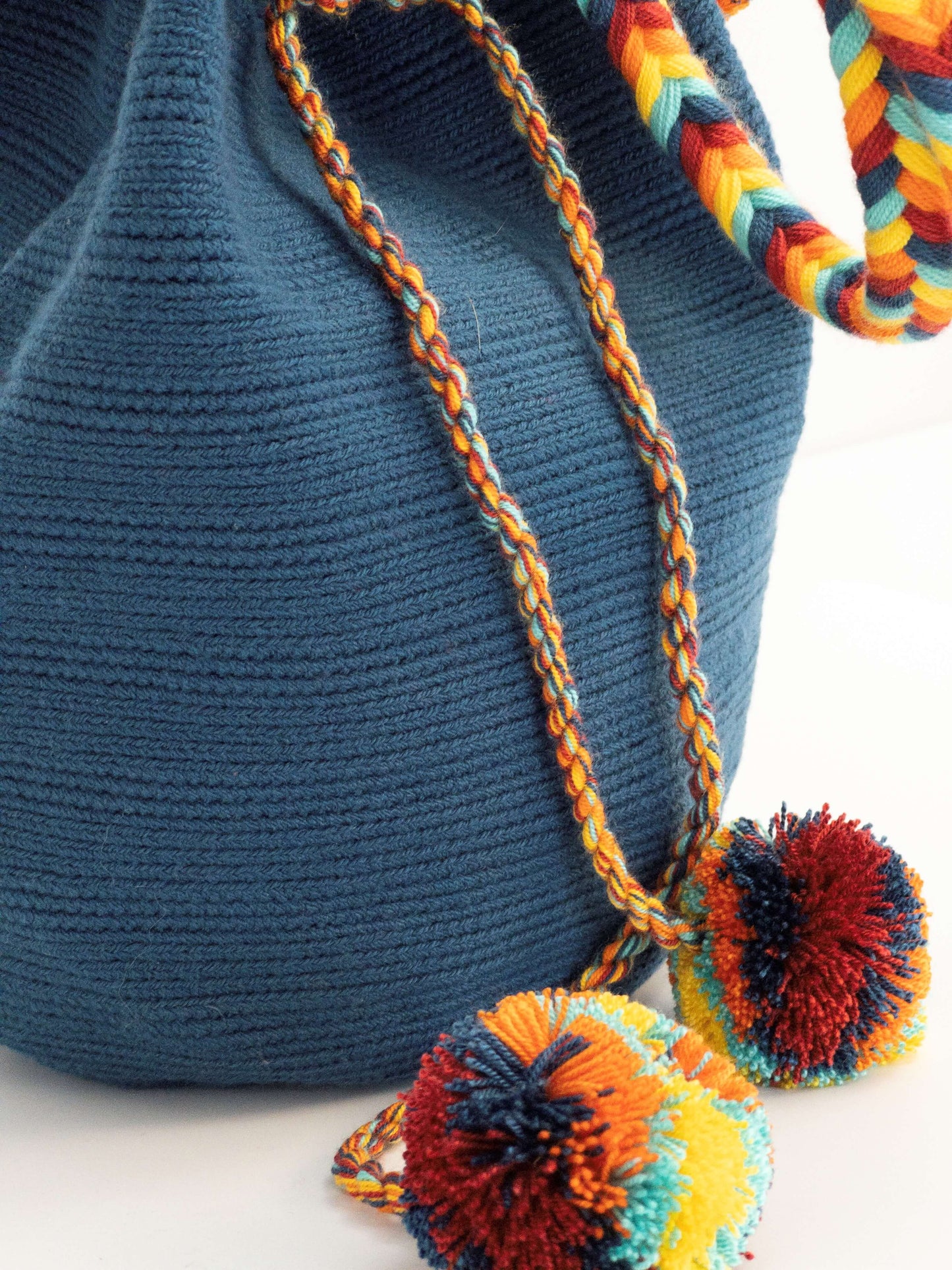 Short-Handle Wayúu Backpack – Compact Design Full of Color