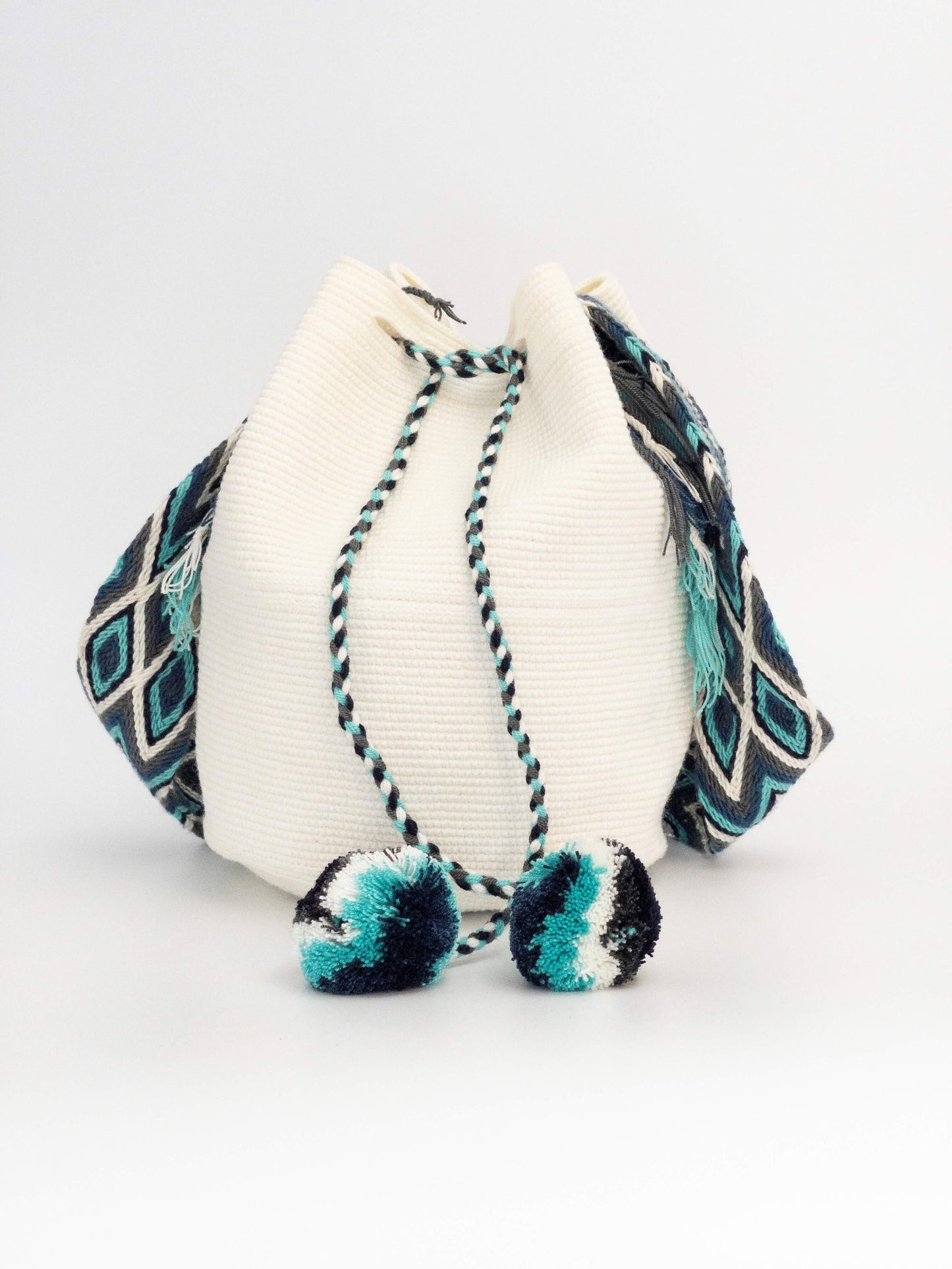 Wayúu Backpack – Colorful Strap