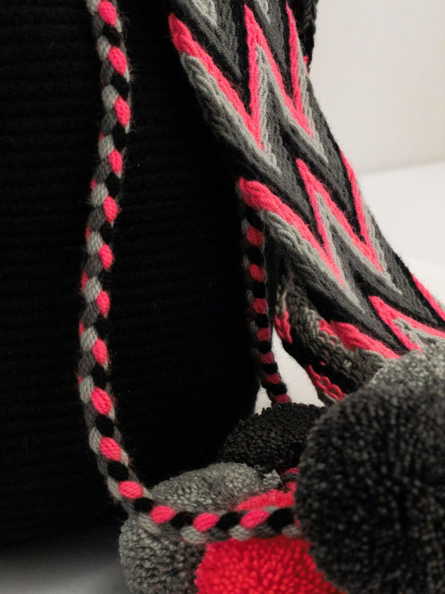 Black Wayúu bag with Colorful Strap – Traditional Craft with a Modern Twist