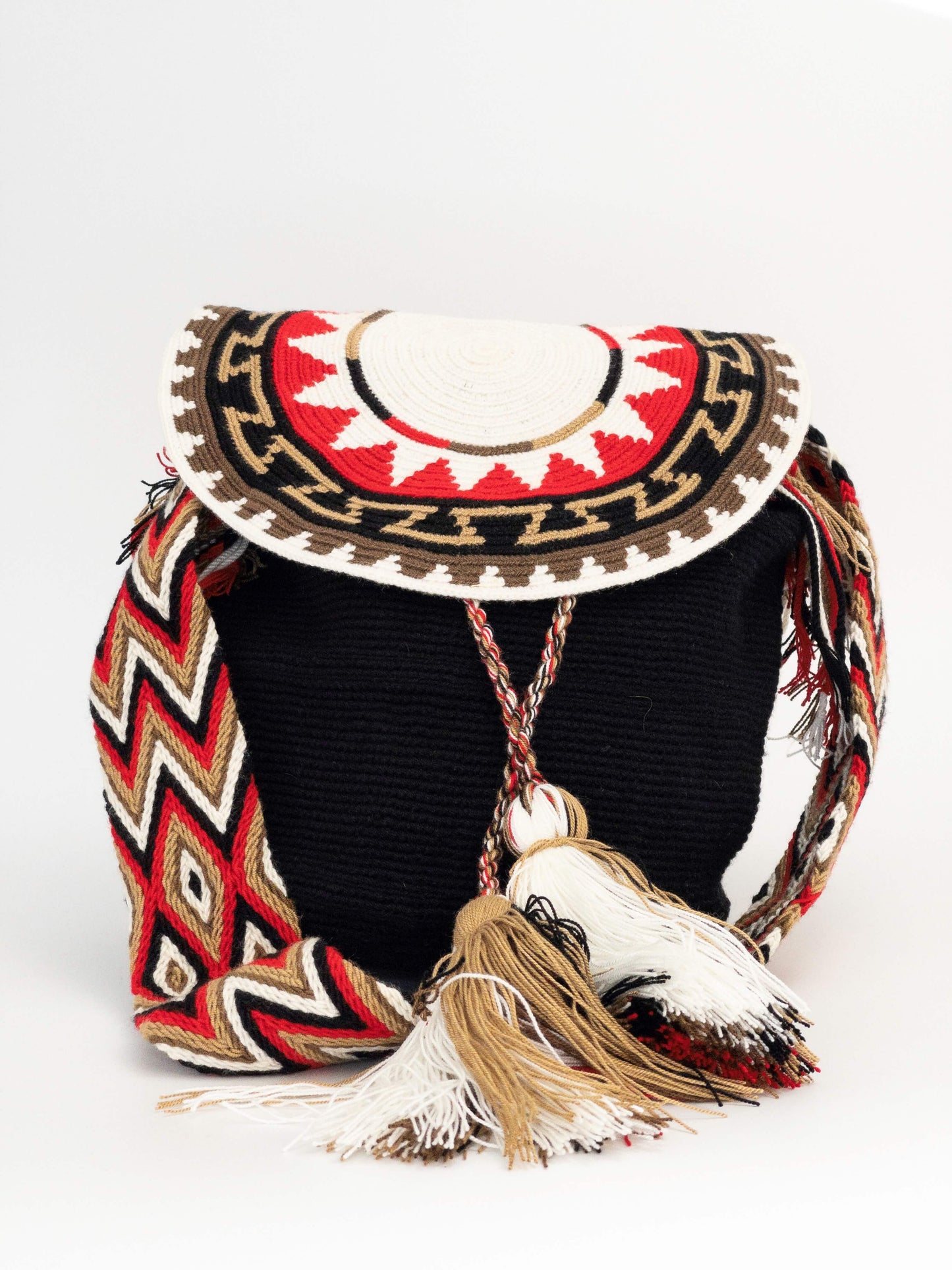 Wayuu Handbag Style with Brooch Cover